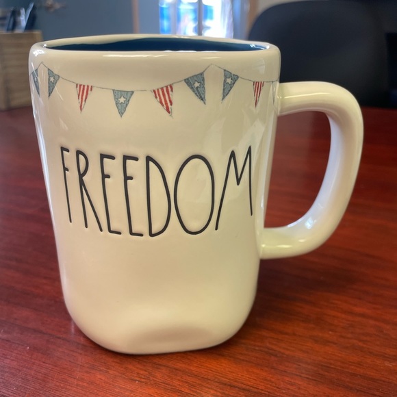 Rae Dunn Mug - Picture 1 of 2